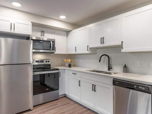 Maple Crest Townhouses — 1 Bedroom Lower Level Suite