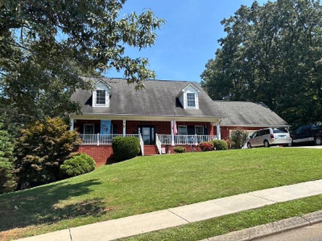 Maple Crest Cir NW