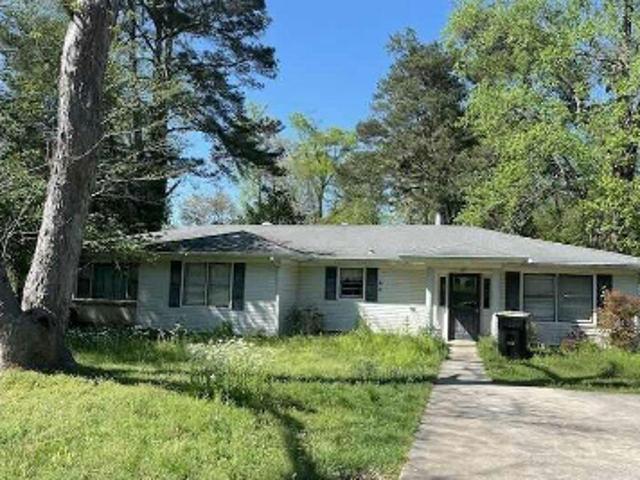 Maple Dr NW