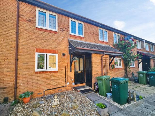 Maple Gardens, Staines upon Thames. 3 bed terraced house to rent £2,150 pcm £496 pw