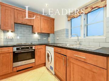 Maple Gardens, 20 26 Upper High. 2 bed flat to rent £1,700 pcm £392 pw