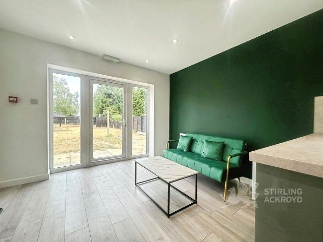 Maple Grove, Guildford, Surrey, GU1 1LP