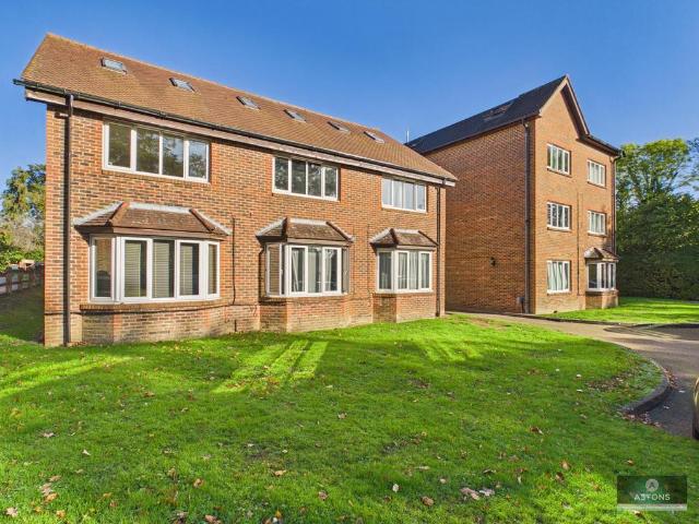 Maple Green, Perryfield Road. Studio to rent £1,000 pcm £231 pw
