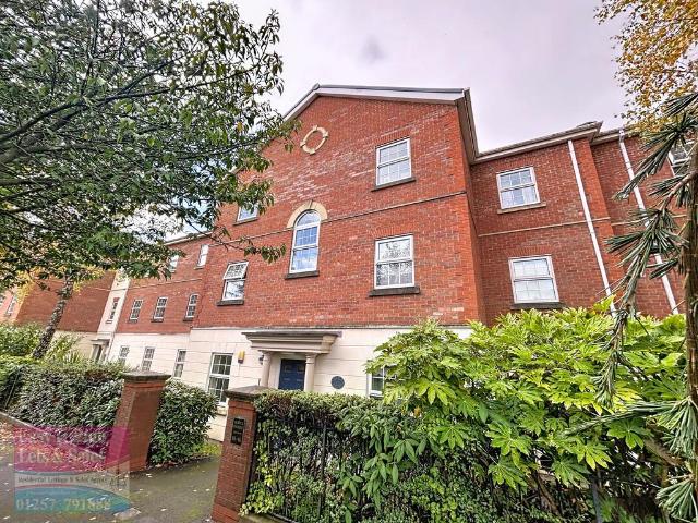 Maple House, Denham Wood Close 2 bed apartment to rent £850 pcm £196 pw