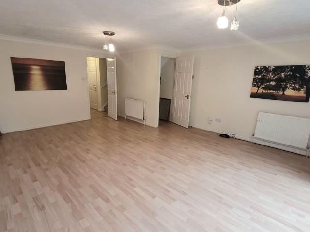 Maple Leaf Close, Abbots Langley WD5, 3 bed property to rent, £2,300 pcm | PrimeLocation