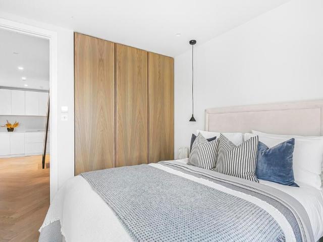 Maple Path, London E5, 1 bed flat to rent, £2,550 pcm | PrimeLocation