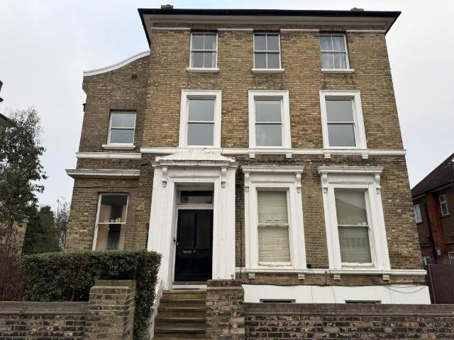 Maple Road, London, KT6 4AR, United Kingdom | 2 bed apartment for rent #138989734 | Rentberry