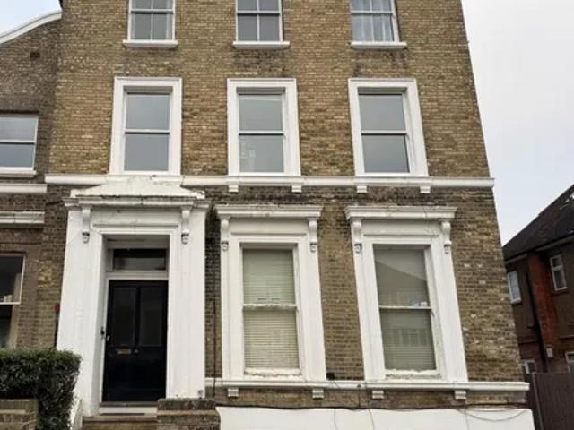 Maple Road, London, KT6 4AR, United Kingdom | 2 bed apartment for rent #138989734 | Rentberry