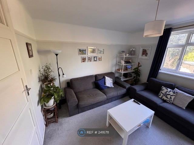 Maple Road, Surbiton KT6, 2 bed flat to rent, £1,795 pcm | PrimeLocation