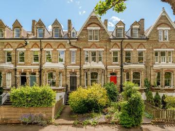 Maple Road, Surbiton KT6, 2 bed flat to rent, £1,995 pcm | PrimeLocation