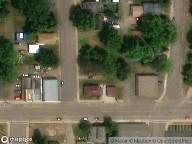 Maple St N