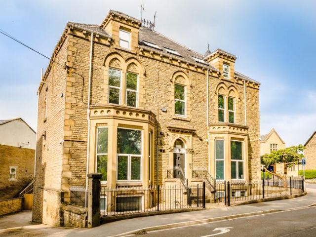 Maple Street, Huddersfield Studio to rent £550 pcm £127 pw