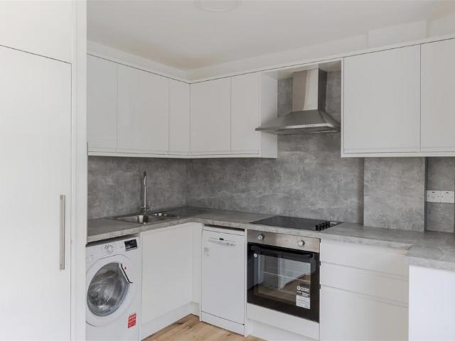 Maple Street, London W1T Studio to rent £2,200 pcm £508 pw