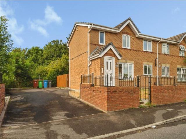 Mapledon Road, Manchester M9 3 bed end of terrace house to rent £1,425 pcm £329 pw