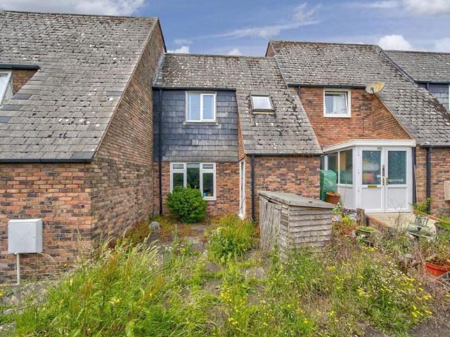 Maplehurst Road, Chichester 4 bed house to rent £1,650 pcm £381 pw