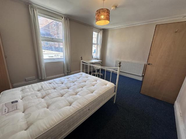 Maples Street, Nottingham NG7 1 bed in a house share to rent £433 pcm £100 pw