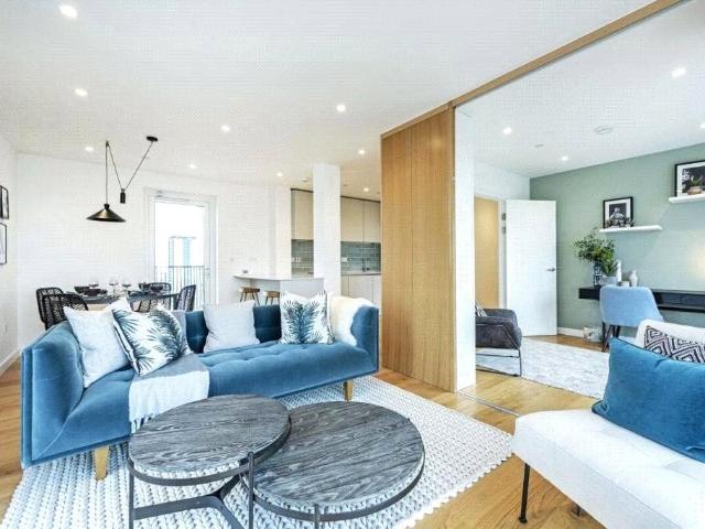 Mapleton Crescent, Wandsworth, London SW18, 3 bed flat to rent, £3,200 pcm | PrimeLocation