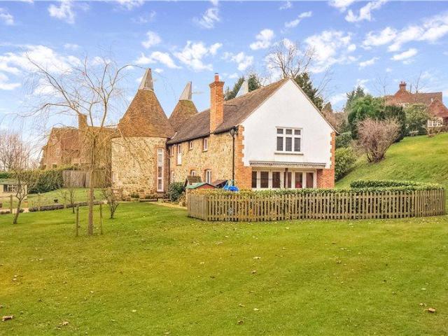 Mapleton Road, Westerham, Kent, TN16 5 bed detached house to rent £5,500 pcm £1,269 pw