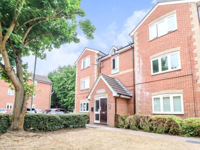 Maplin Park, Langley, Slough SL3, 2 bed flat to rent, £1,200 pcm | PrimeLocation