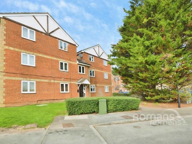 Maplin Park, Slough, Berkshire, SL3 2 bed flat to rent £1,300 pcm £300 pw
