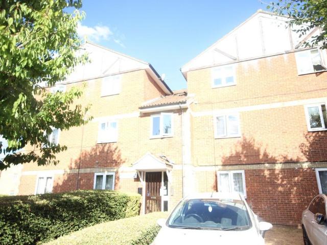 Maplin Park, Slough SL3 1 bed apartment to rent £1,295 pcm £299 pw
