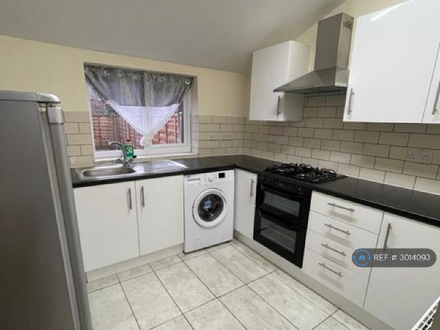 Mapperley, Nottingham, NG3 Studio to rent £675 pcm £156 pw