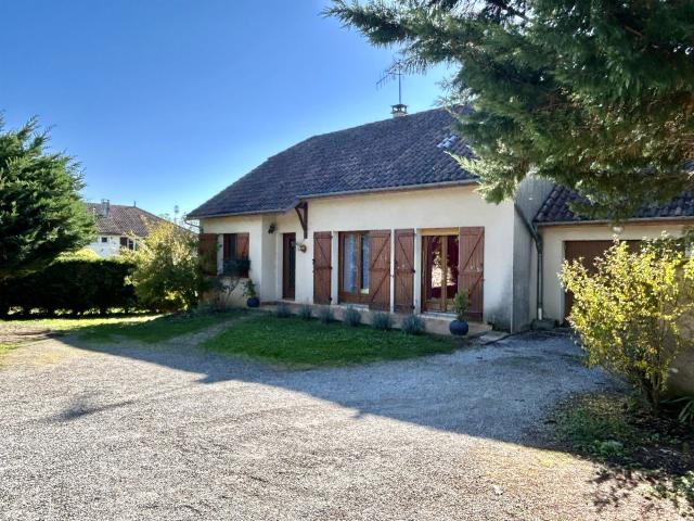 Martel 46600 maison T3 plain pied commerces à pieds 77m² Martel