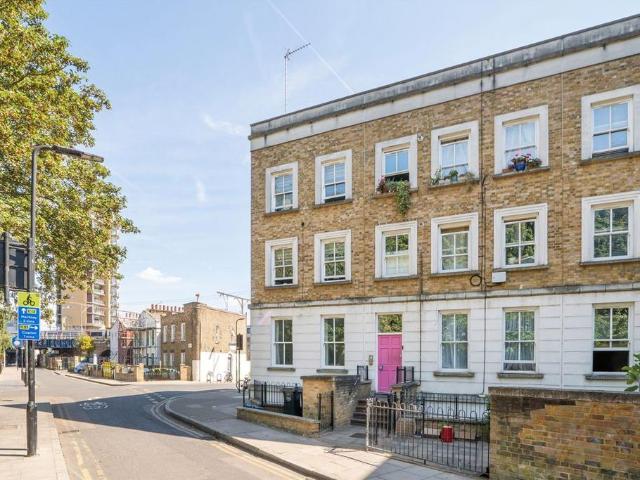 Martello Street, London E8 3 bed flat to rent £3,950 pcm £912 pw