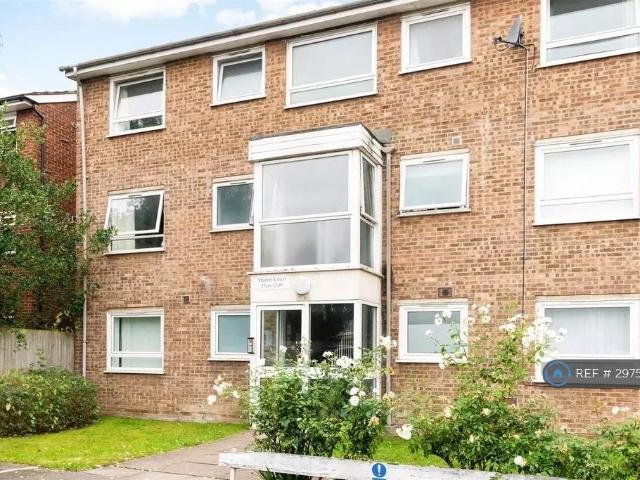 Martin Court, London, SW19 1 bed flat to rent £1,900 pcm £438 pw