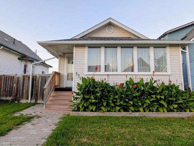 Martin Avenue West, Winnipeg, MB, R2L 0B5