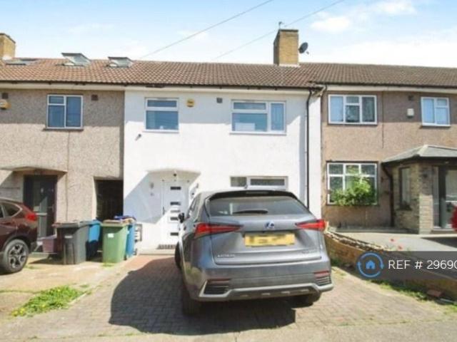 Martin Drive, Northolt, UB5 4 bed terraced house to rent £2,450 pcm £565 pw