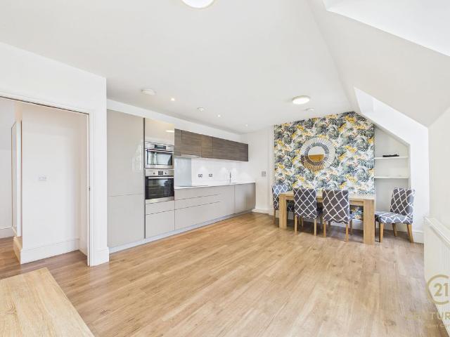 Martin Drive, Stone, Dartford DA2, 3 bed flat to rent, £2,000 pcm | PrimeLocation