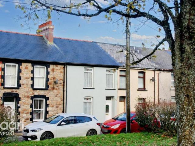 Martin Terrace, Pontypool 2 bed terraced house to rent £800 pcm £185 pw