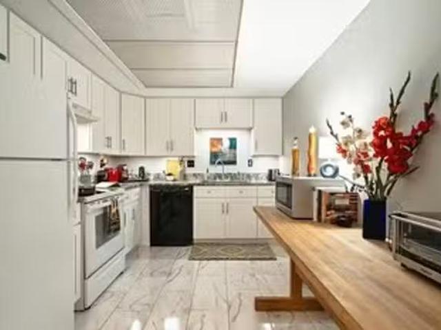 Martin Yukon, 4749 Audubon View Circle, Audobon Square 3 Bed.