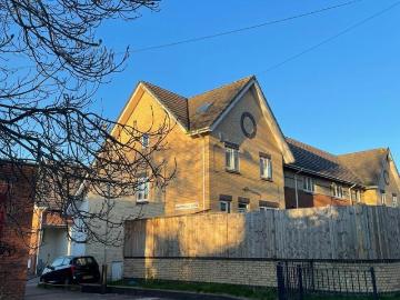 Martindale Close 5 bed end of terrace house to rent £2,100 pcm £485 pw