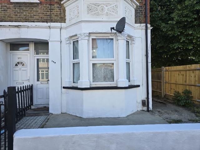 Martindale Road, Hounslow TW4, 2 bed semi detached house to rent, £1,800 pcm | PrimeLocation