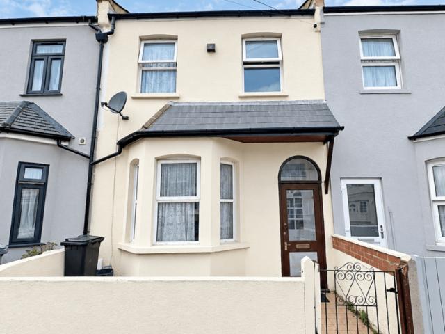 Martindale Road, TW4 3 bed terraced house to rent £2,490 pcm £575 pw