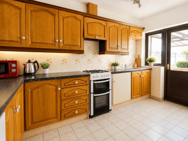 Martindale Road, TW4 4 bed terraced house to rent £2,450 pcm £565 pw