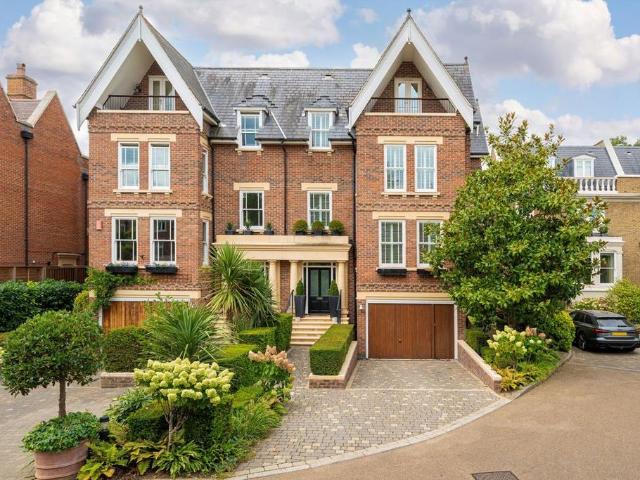 Martineau Drive, Twickenham TW1 6 bed semi detached house to rent £10,500 pcm £2,423 pw