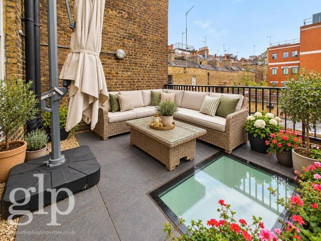 Martin's Lane, Covent Garden, WC2N 2 bed townhouse to rent £8,493 pcm £1,960 pw