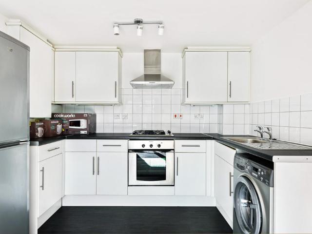 Martins Road, Bromley, BR2 1 bed apartment to rent £1,400 pcm £323 pw