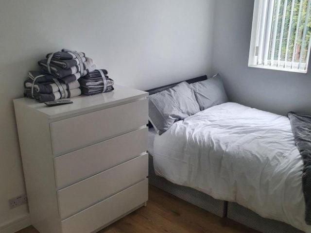 Marton Close 5 bed house share to rent £2,635 pcm £608 pw