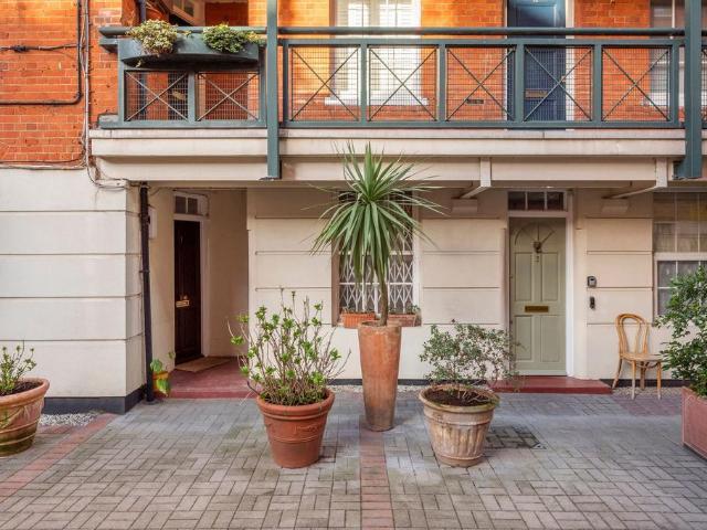 Martlett Court, London WC2B 1 bed ground floor flat to rent £2,300 pcm £531 pw