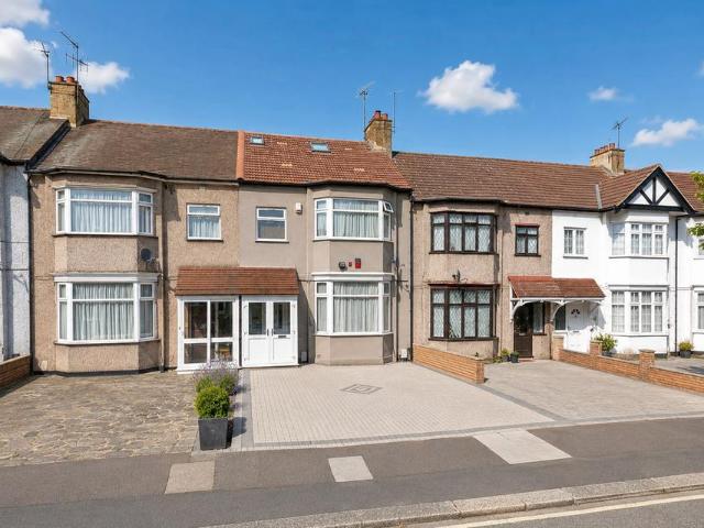 Martley Drive, Ilford, IG2 4 bed terraced house to rent £2,750 pcm £635 pw