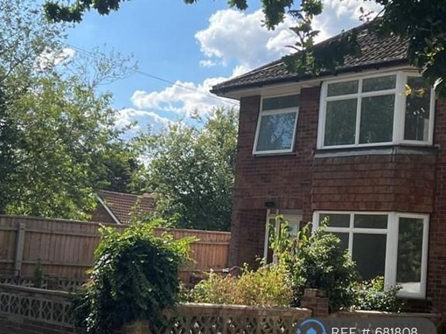 Martlesham, Woodbridge, IP12 3 bed semi detached house to rent £1,380 pcm £318 pw