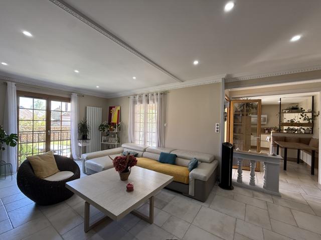 MARVILLE MOUTIERS BRULE Maison familiale entièrement rénovée 4 CHAMBRES Sans vis à vis Secteur calme