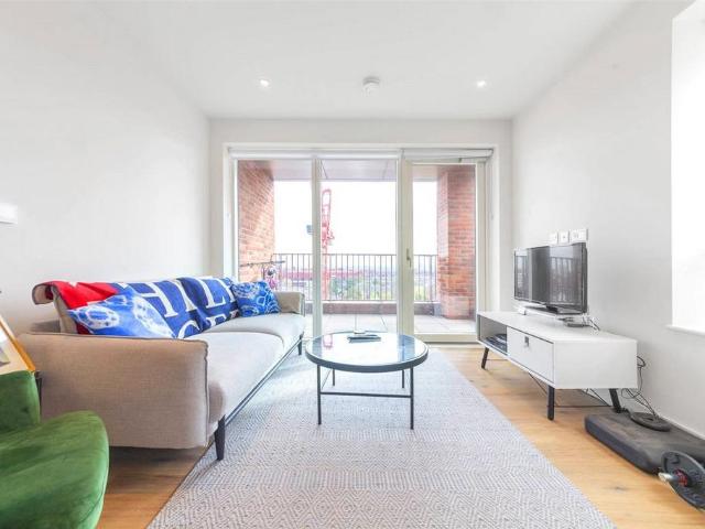 Mary Neuner Road, London N8 2 bed flat to rent £2,500 pcm £577 pw