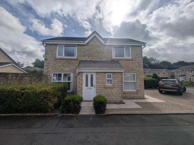 Mary Towneley Fold, Burnley 3 bed detached house to rent £1,095 pcm £253 pw