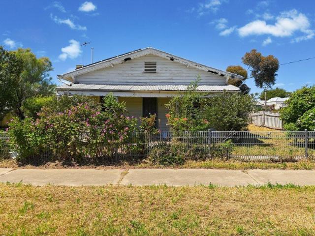 MARYBOROUGH CORNER BLOCK RENOVATOR NEAR THE CBD
