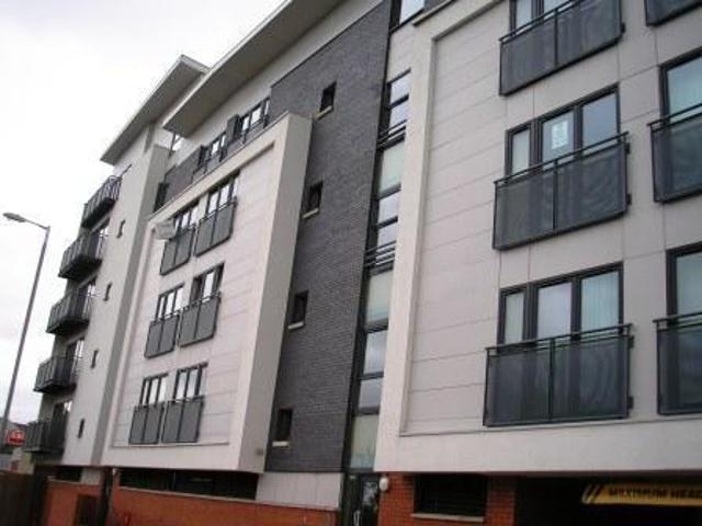 Maryhill Road, Glasgow G20 2 bed flat to rent £990 pcm £228 pw